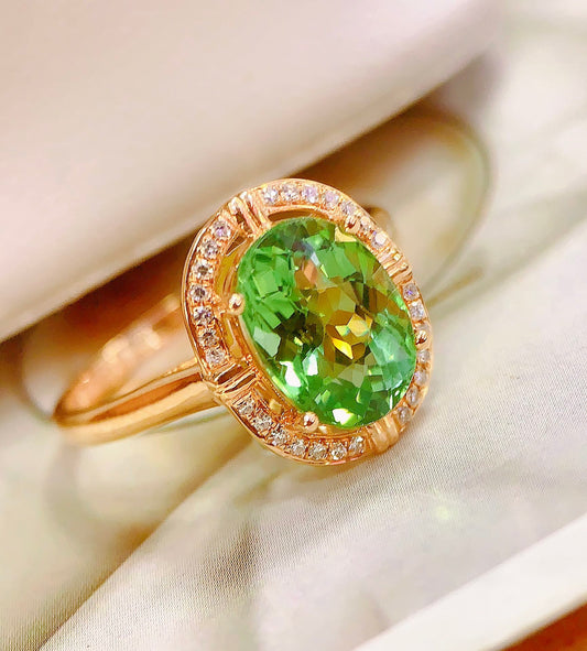 Elegant Green Peridot Ring - A Touch of Autumn's Cool Charm to Your Jewelry Collection