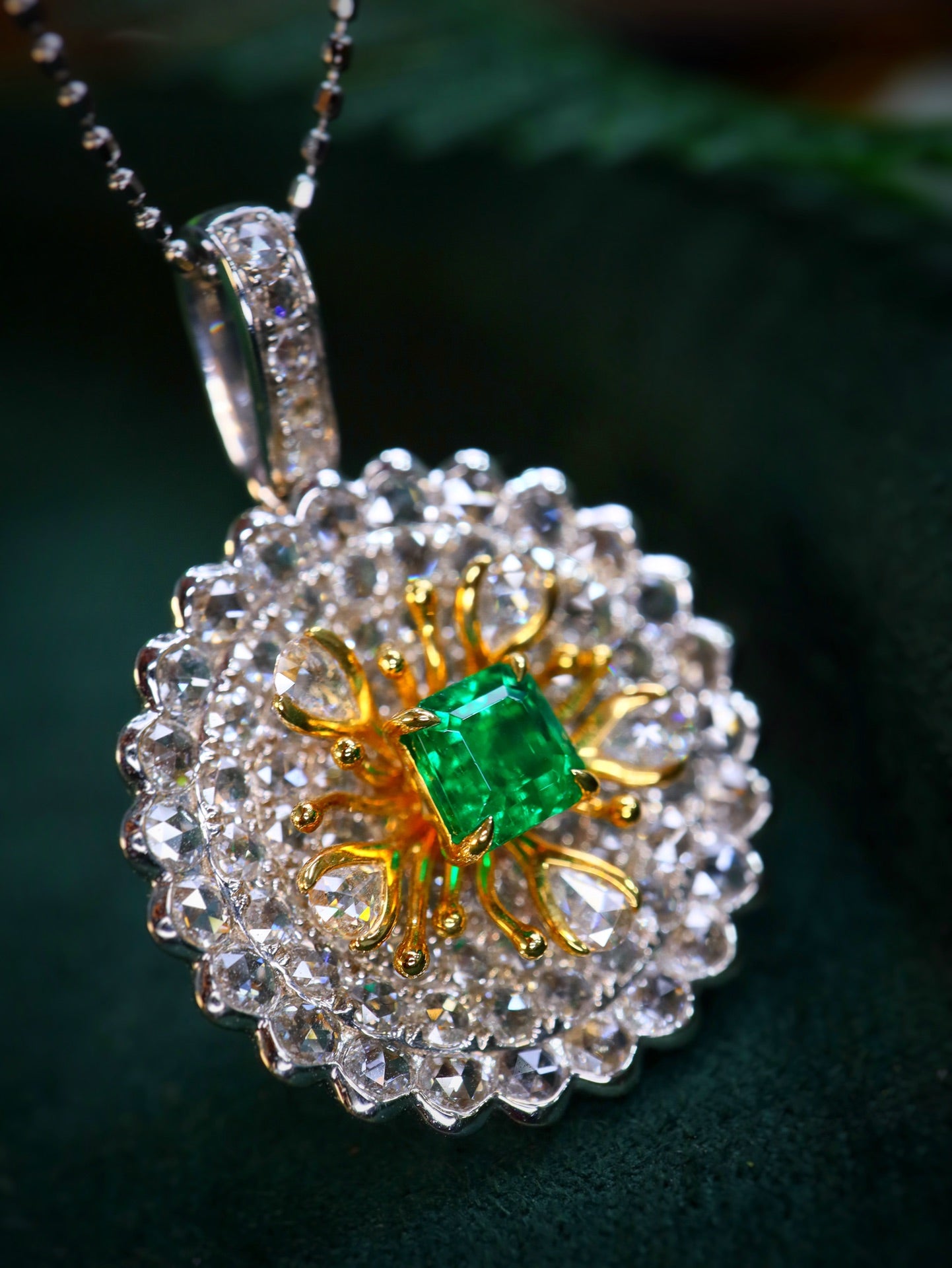 Panjshir Emerald Pendant - En glittrande VVG Warton Green Smycken Gem