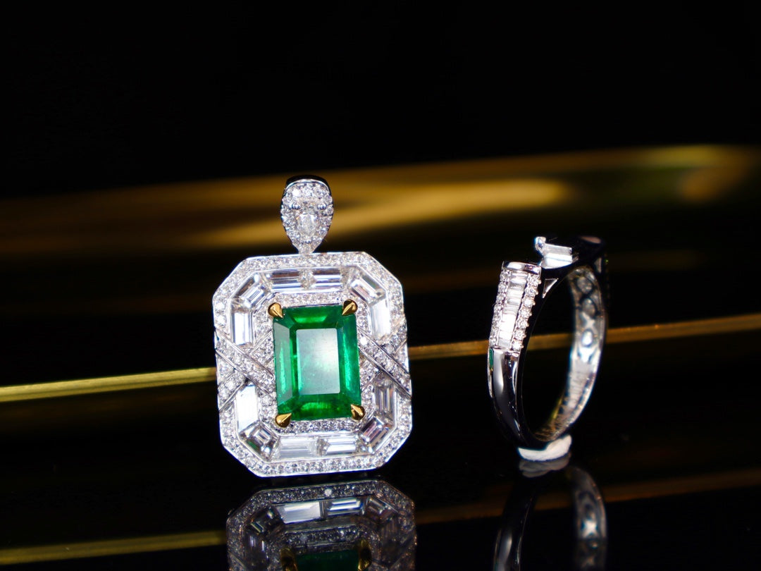 Emerald Two-Tone Jewelry: A Luxurious Choice