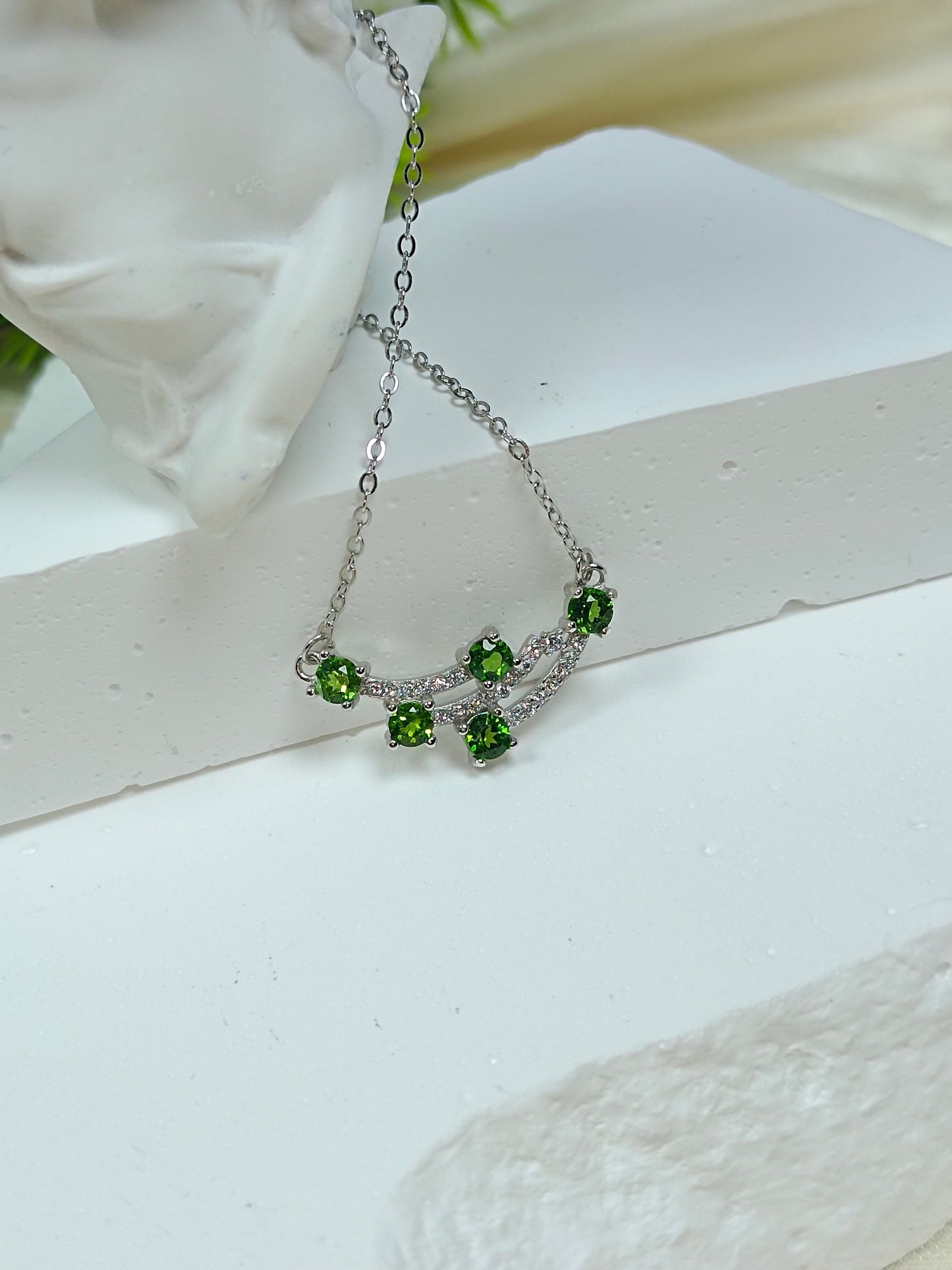 Collana Diopside in argento S925 incorporato - Meteora abbagliante, gioielli con catena delicata alla clavicola nuovo stile elegante e versatile