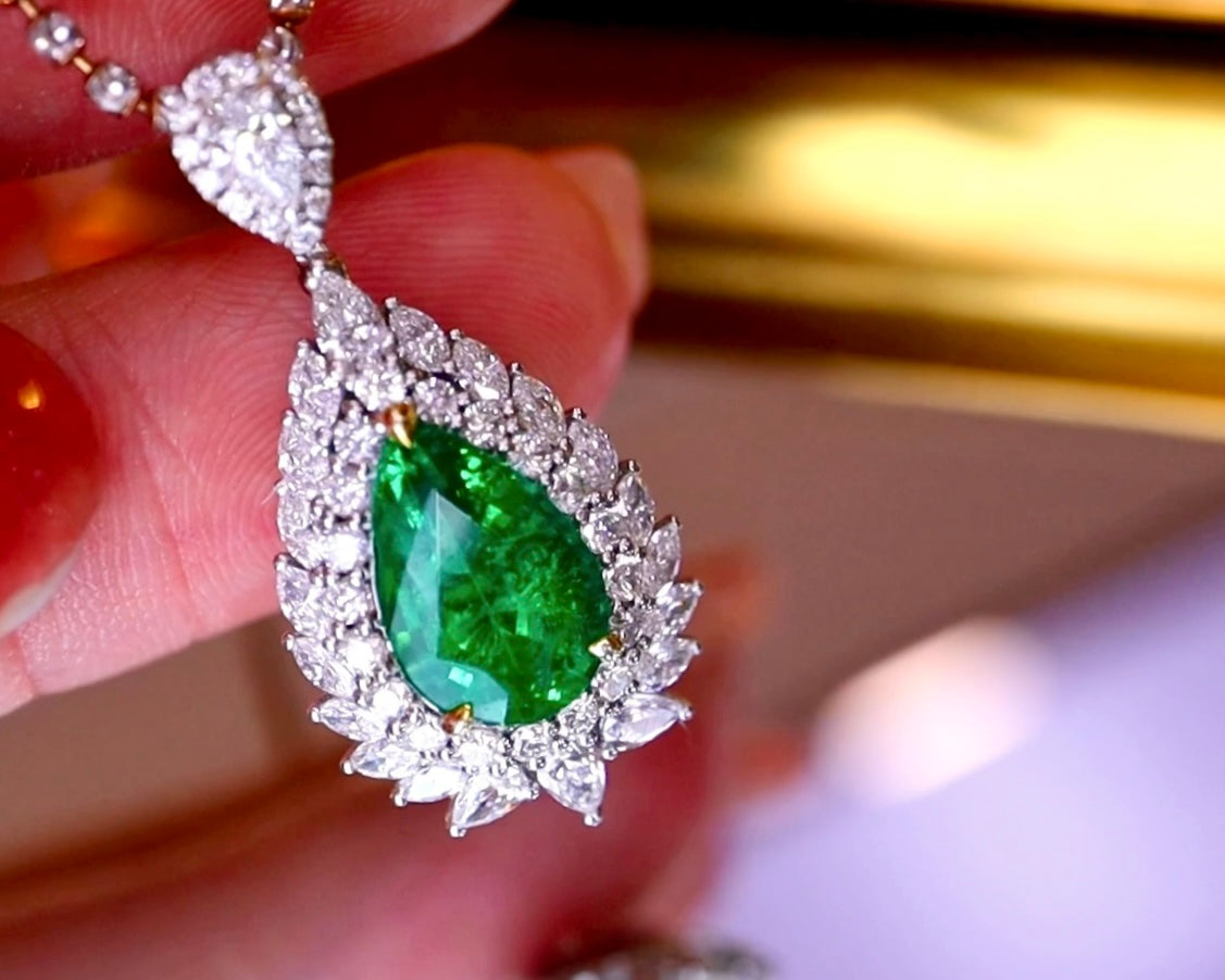 Stunning Natural Emerald Teardrop Pendant Jewelry