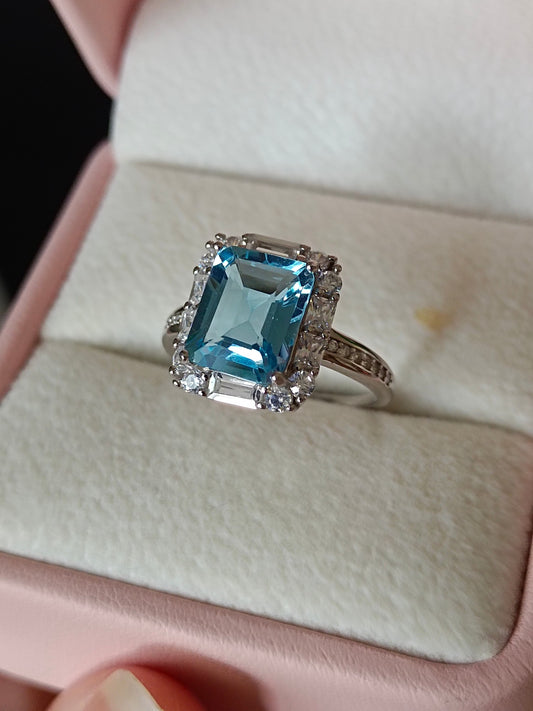 Natural Topaz Square Ring - Exquisite Jewelry for Elegant Taste