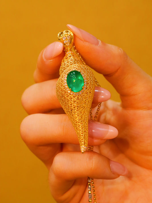 Listen to the Sea ✨ Vista Sea Conch Emerald Pendant - Luxurious Jewelry