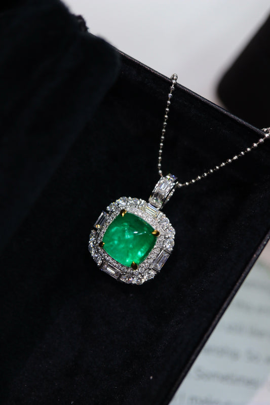 Sugarloaf Emerald Pendant: A Luxurious Jewelry Piece