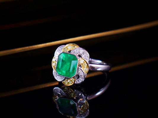 Emerald Ring - Vivid Green Jewelry Masterpiece