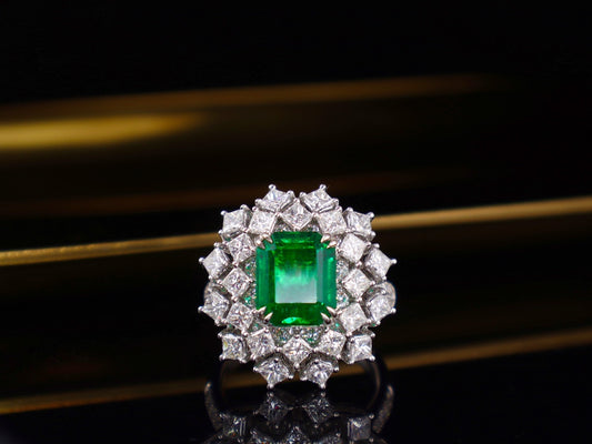 Emerald Jewelry Marvel : Bague vert vif de 3,71 ct avec certificat de guilde