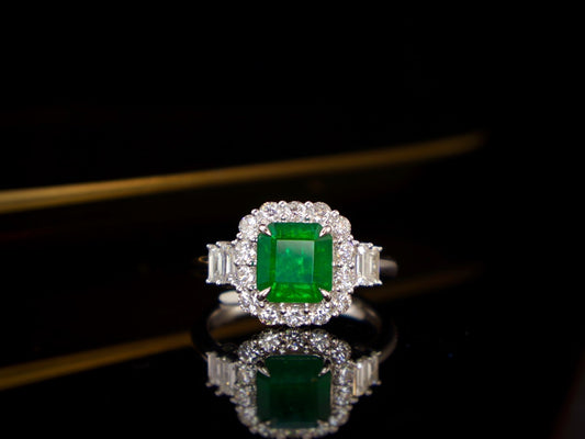 Emerald Ring - Vivid Green Jewelry for Daily Wear