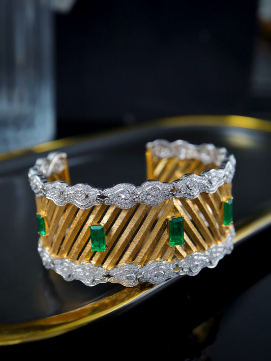 Timeless Elegance: Antique-Inspired Emerald Bracelet Jewelry