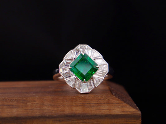 Emerald Ring with Architectural Design - High-End Jewelry Piece