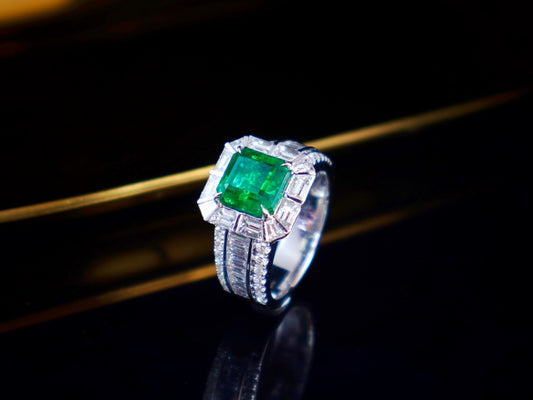 Emerald Green Men's Ring - Exquisite High-End Jewelry Piece