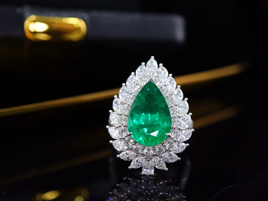 Emerald Pendant/Ring Two-in-One Jewelry: A Sparkle of New Life