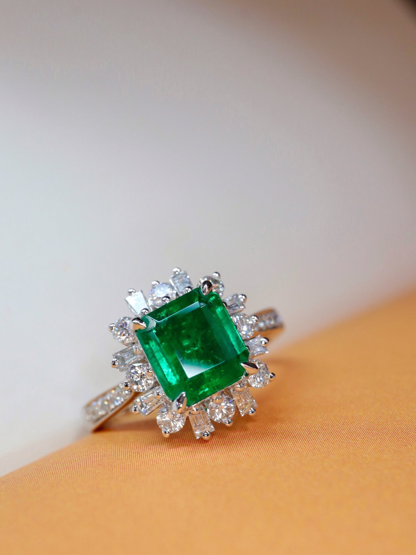 Emerald Ring with Vivid Green Hue | Premium Jewelry