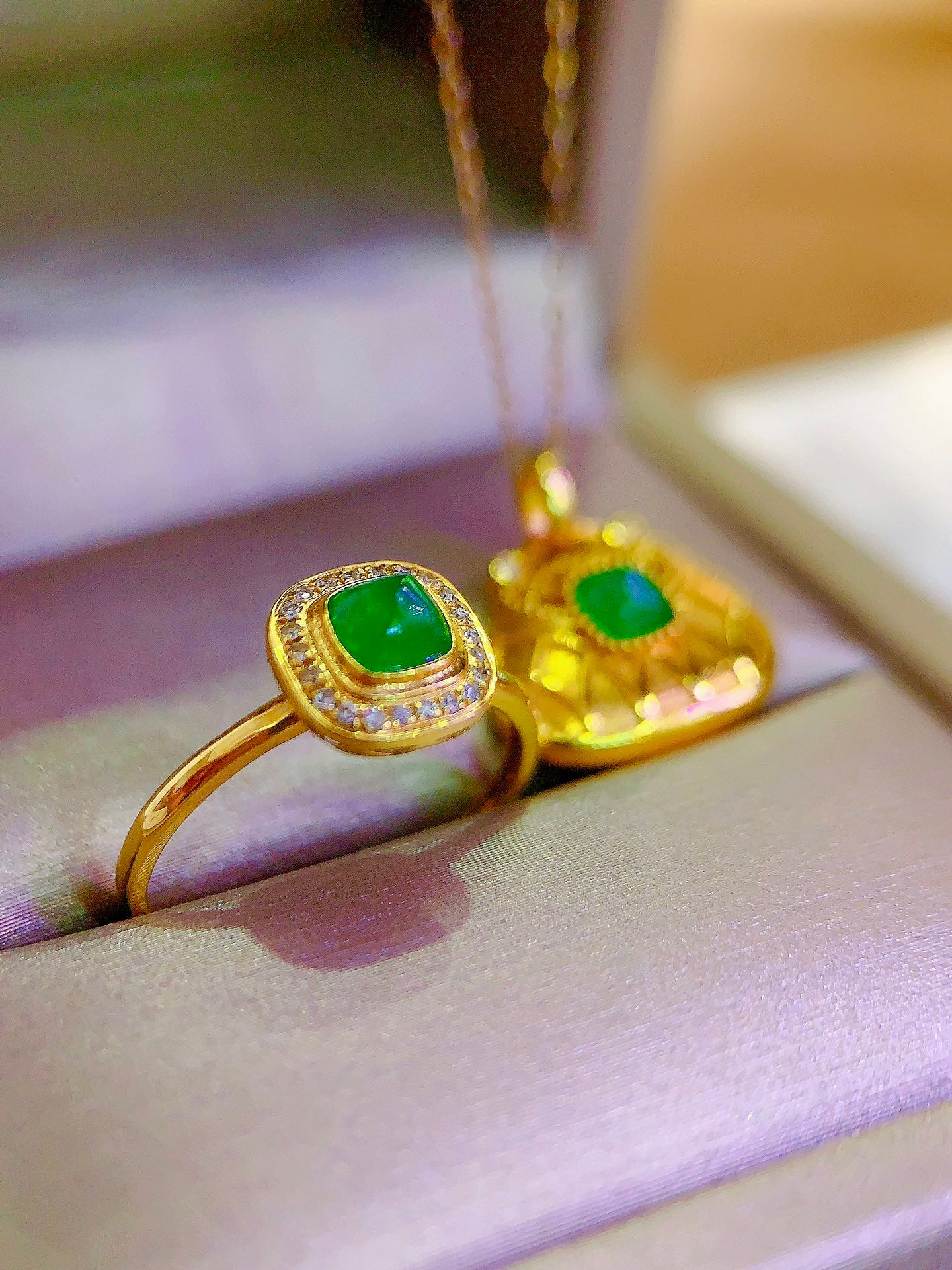 Exclusive Double 11 Jewelry Set: 18K Gold with Diamond-Embedded Emerald Ring & Pendant