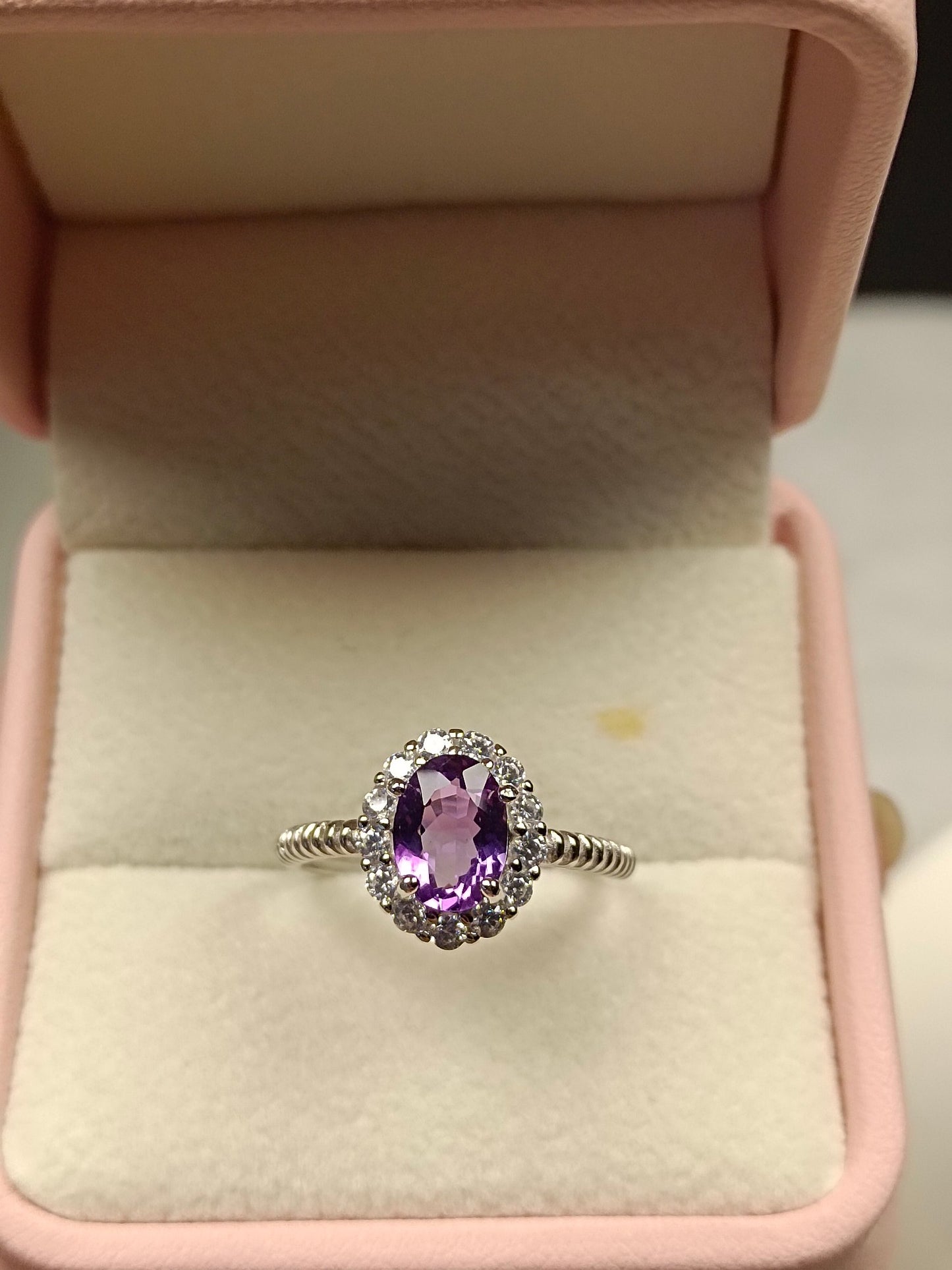 Elegant Natural Amethyst Ring - A Must-Have Jewelry Piece