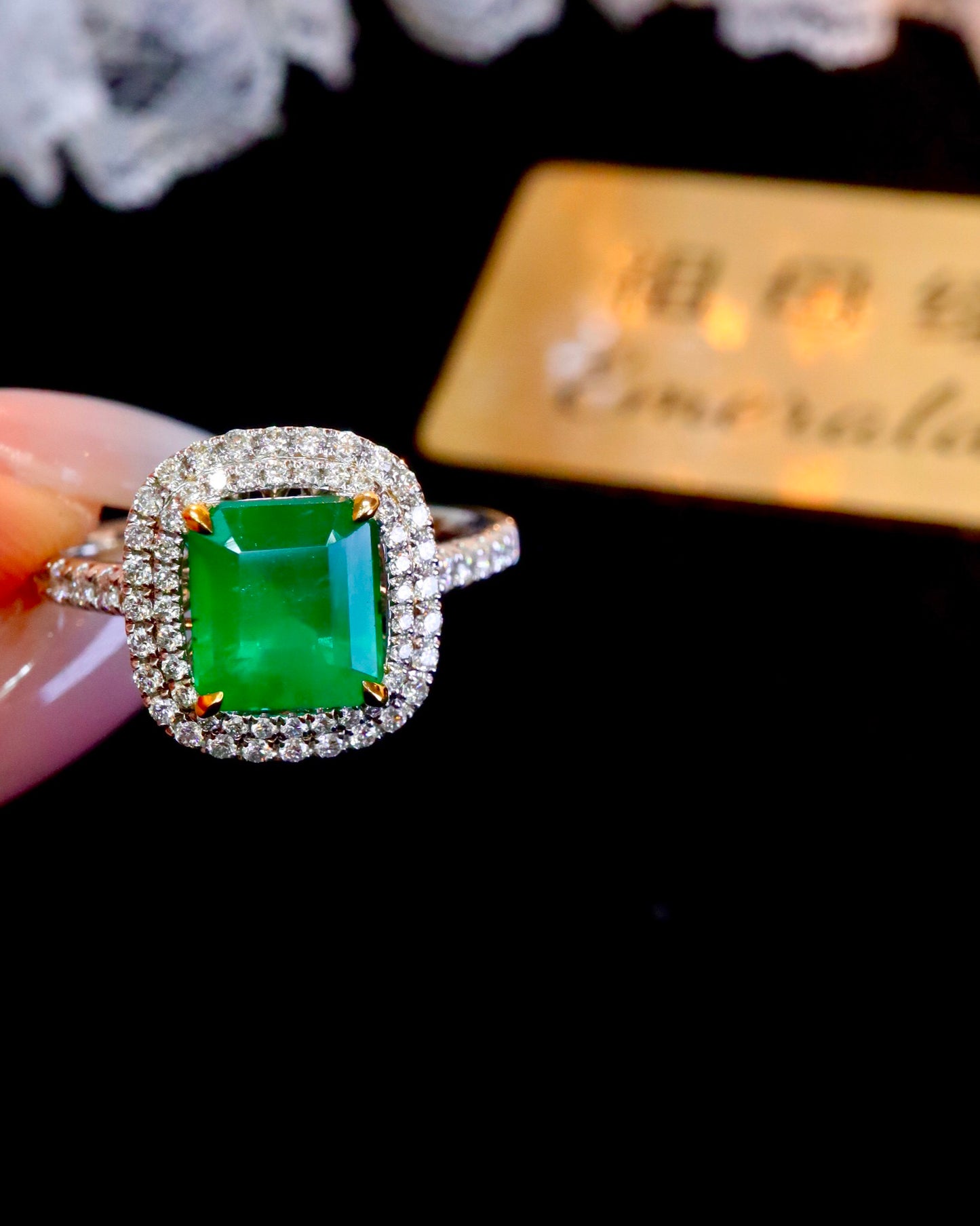 Elegant and Versatile Natural Emerald Ring - A Must-Have Jewelry