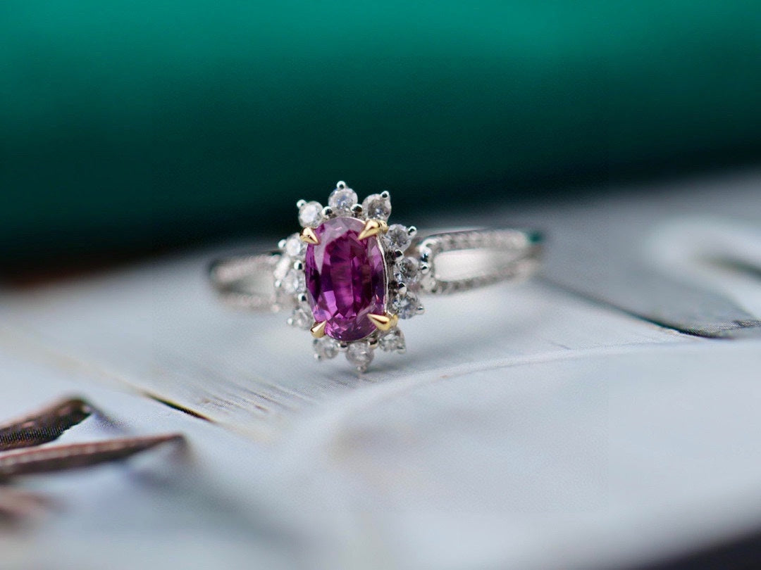 Elegant Purple Sapphire Ring - A Unique Piece of Jewelry