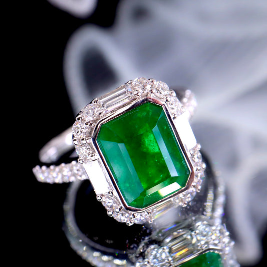 Elegant and Timeless Natural Muzo Emerald Ring - A Must-Have Jewelry