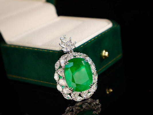 Emerald Pendant Jewelry - Luxurious and Magnificent Choice