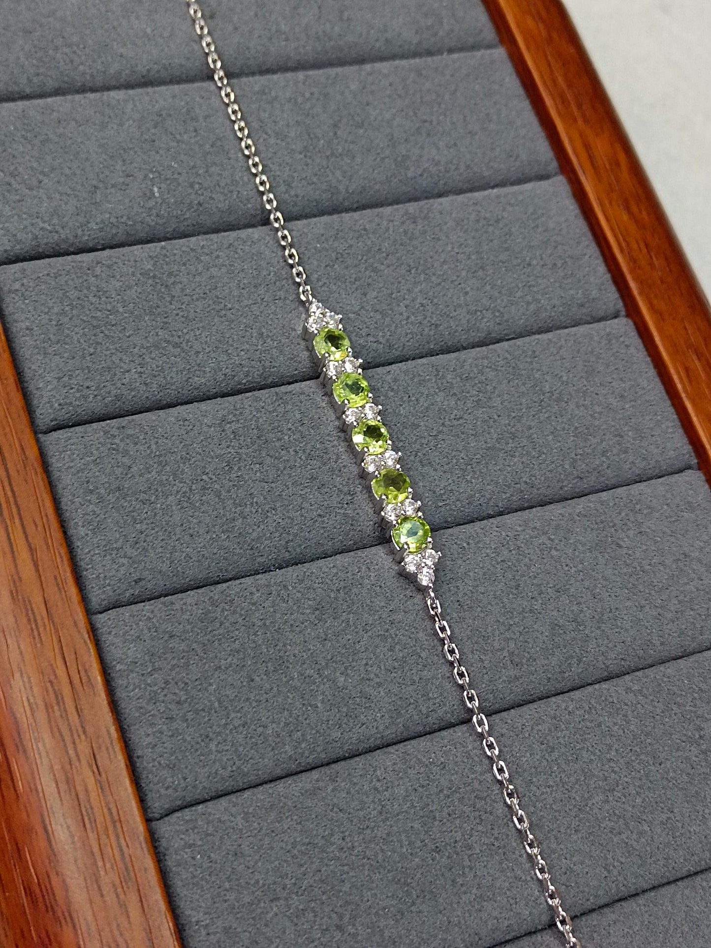 S925 hopea Hieno Peridot Inlay rannekoru - koruja eleganssia