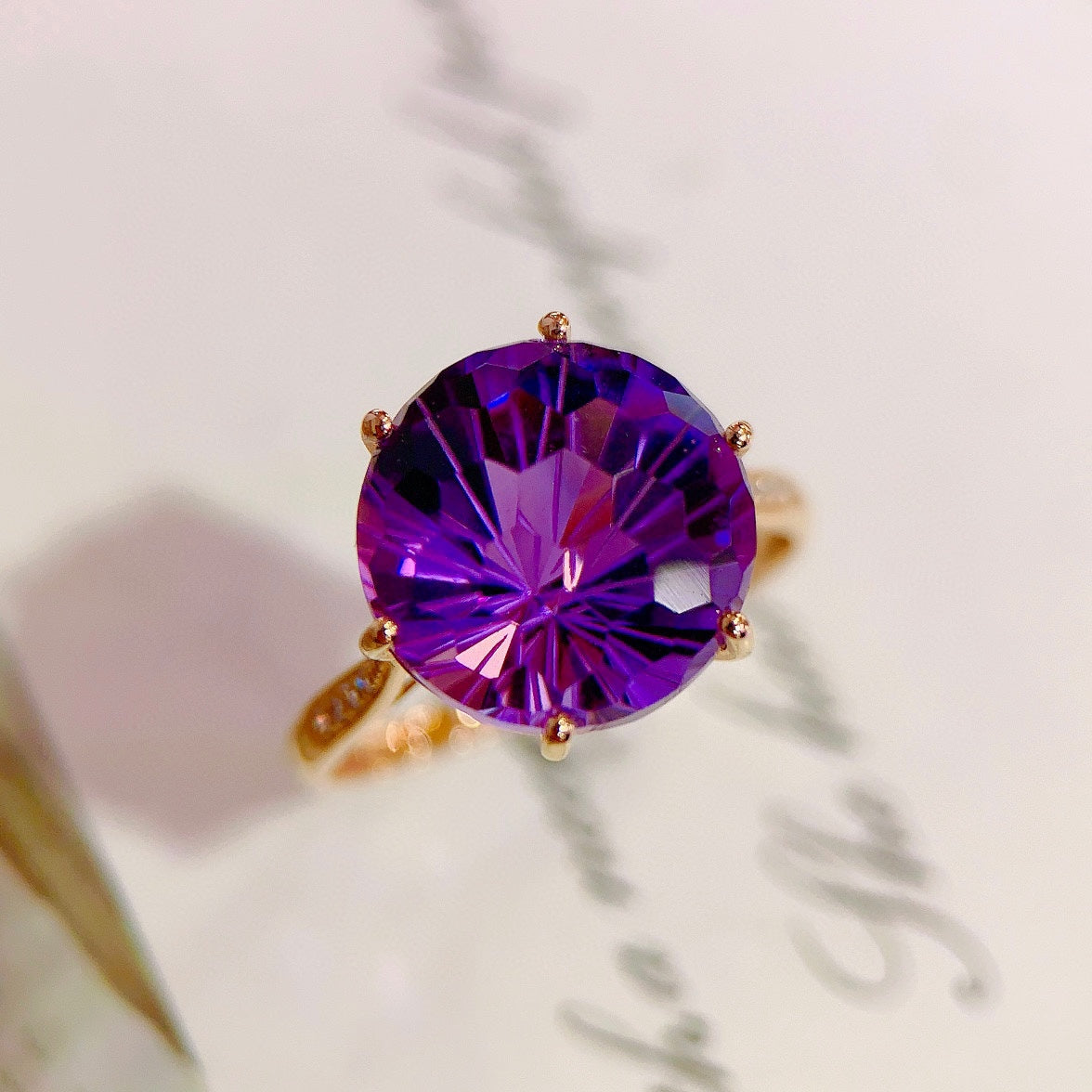 18K Gold Amethyst Ring - Elegant Jewelry for Eternal Gentleness