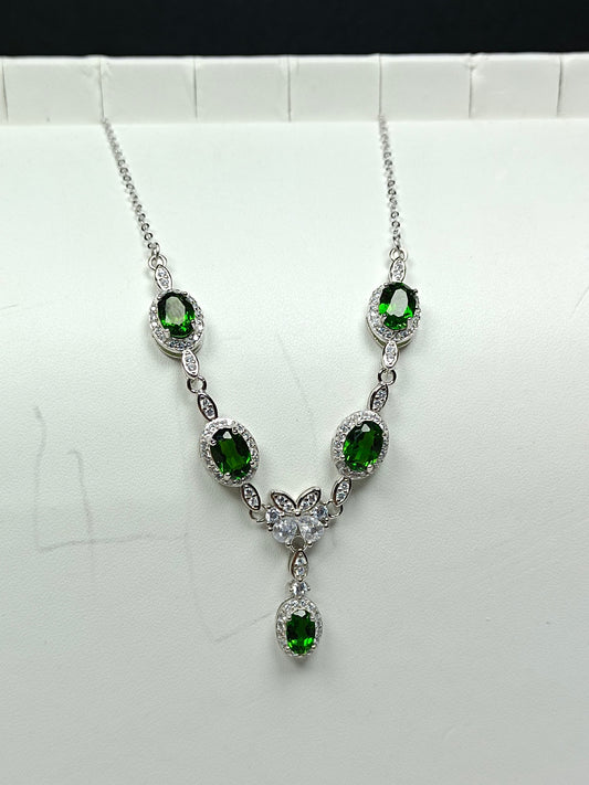 Luxurious S925 Silver Embedded Diopside Jewelry Necklace