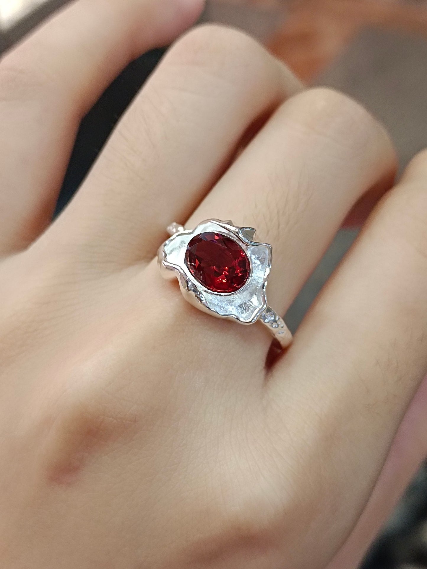 Exquisite Natural Garnet Ring - A Must-Have Jewelry Piece