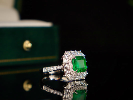 Emerald Ring - Luxurious Vivid Green Jewelry Piece