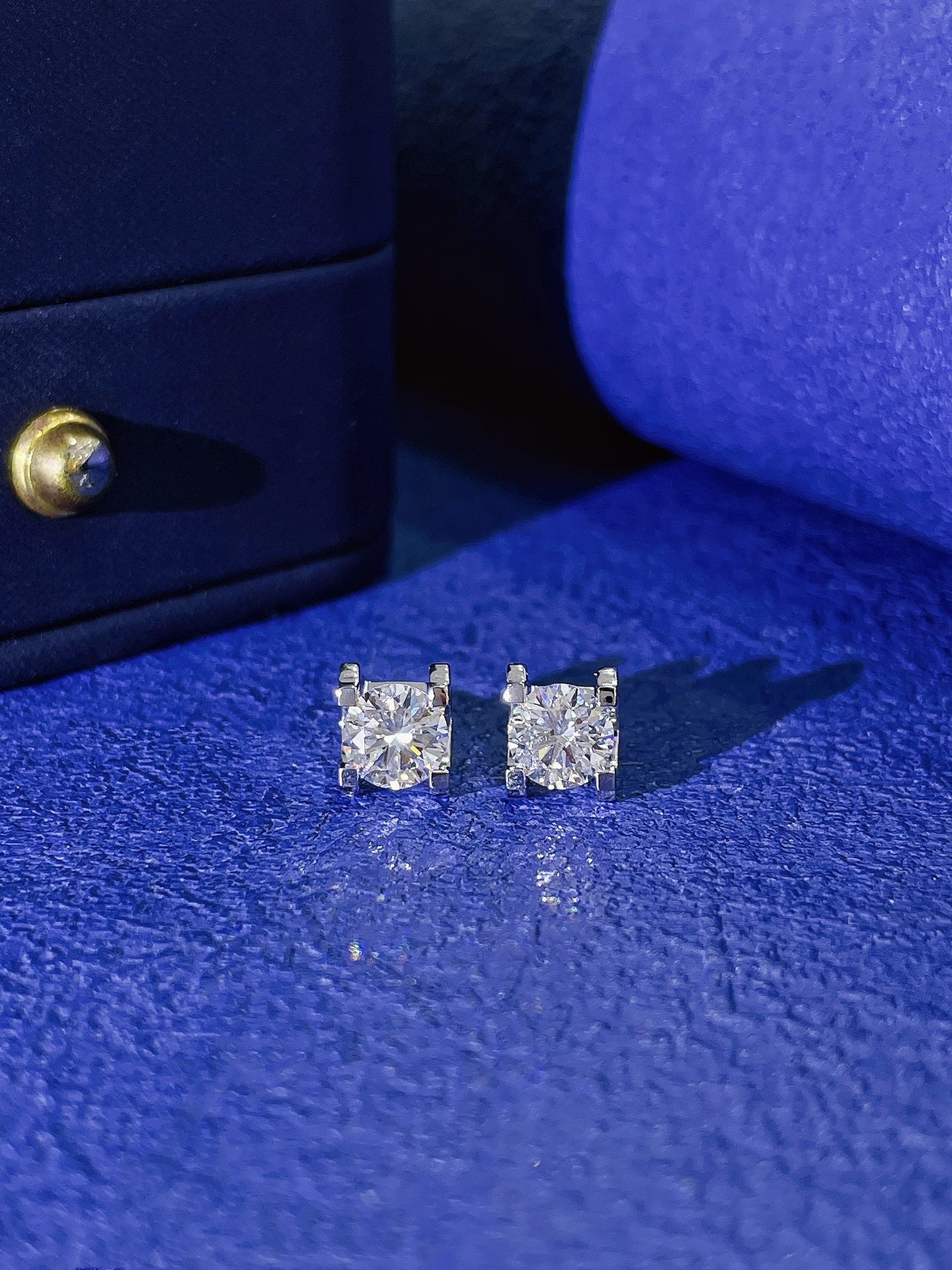 18K Cultured Round Diamond Bull Head Earrings – LGED001/60