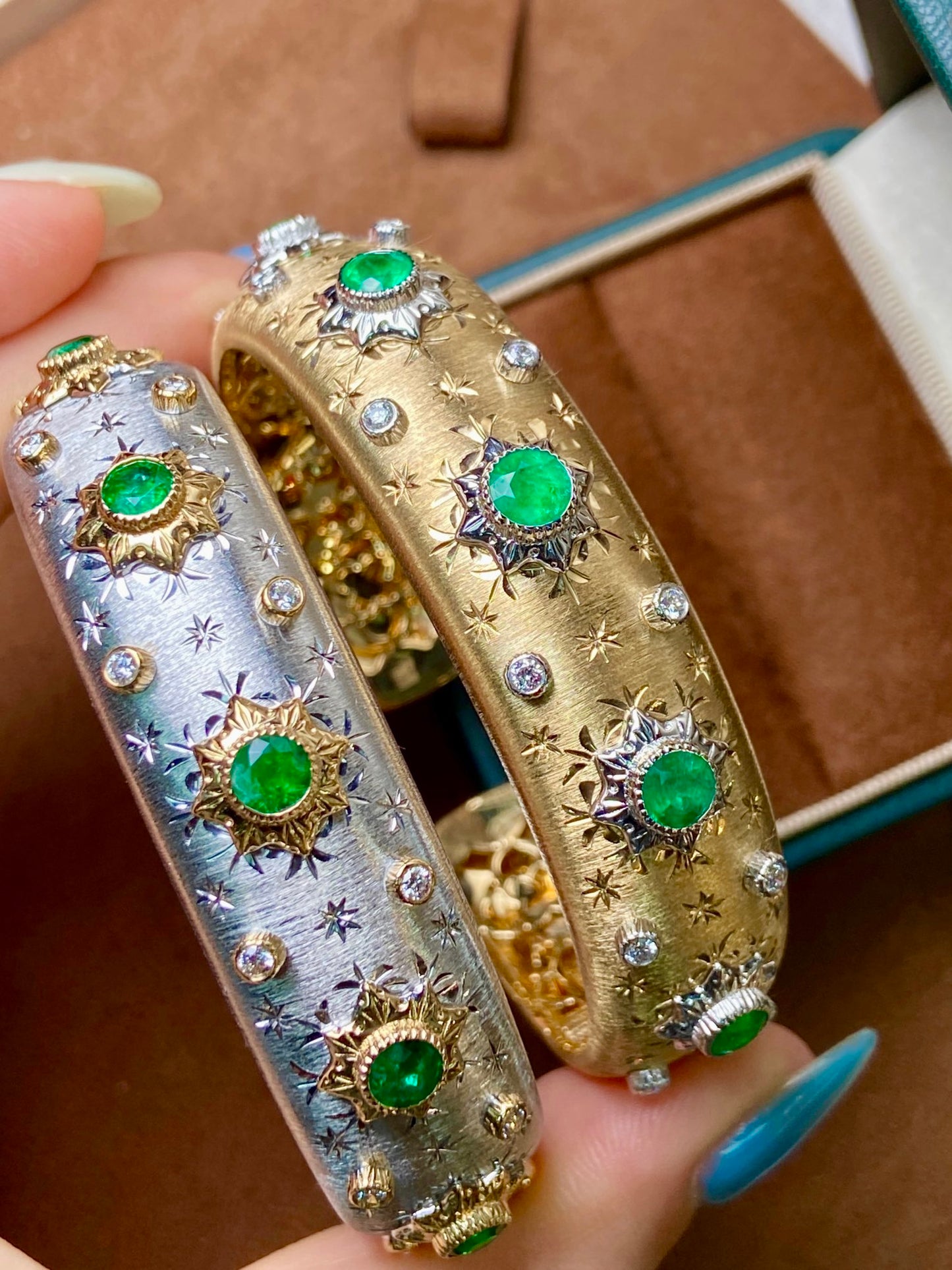 Luxurious Buccellati-Style Wide Band Emerald Bracelet - Exclusive Jewelry