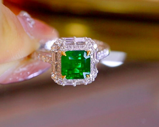 Elegant and Understated Natural Waton Green Emerald Ring - Jewelry