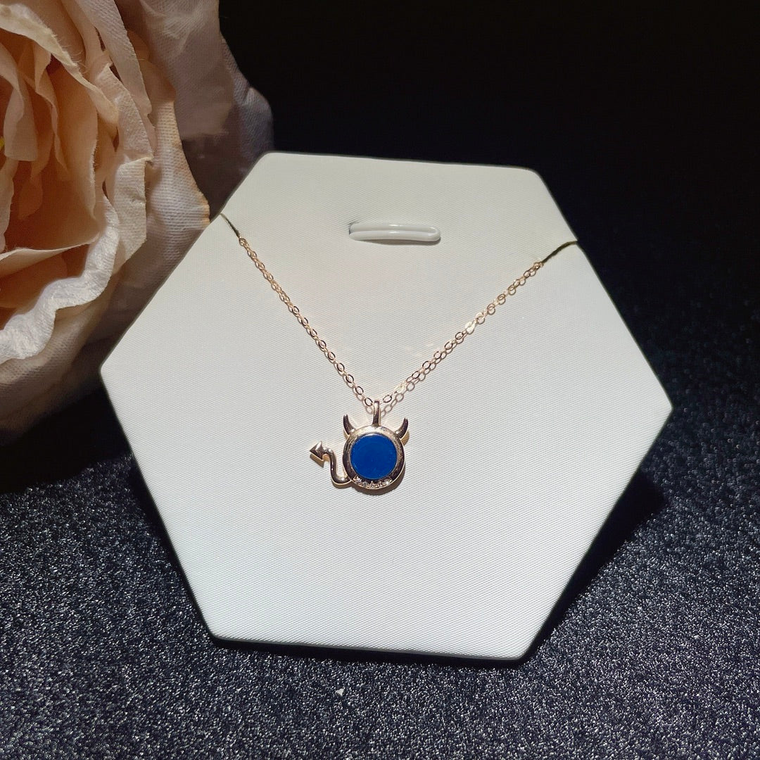 Exquisiter Anhänger aus 18-karätigem Gold mit eingebettetem dominikanischen blauen Bernstein – Schmuck für den eleganten Menschen