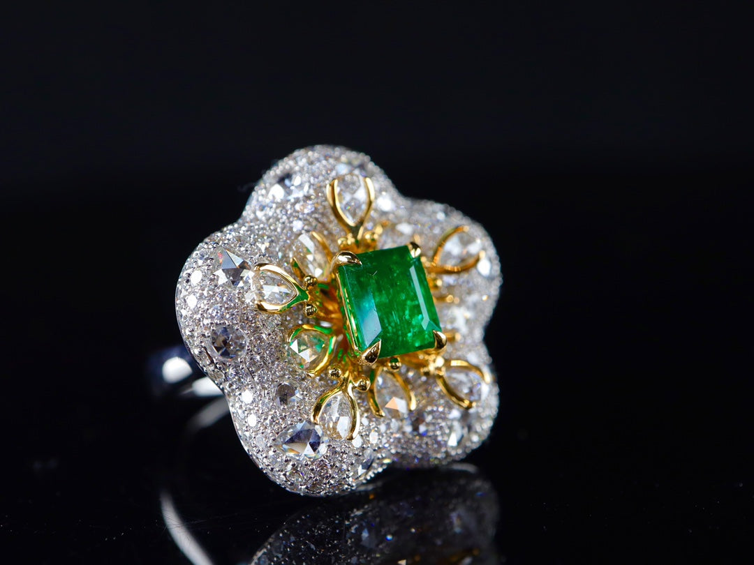 Emerald Jewelry: Panjshir Afghan Vivid Green Ring with Floral Design