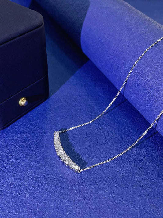 18K gekweekte diamanten ketting met negen stenen glimlach – elegant sieraad