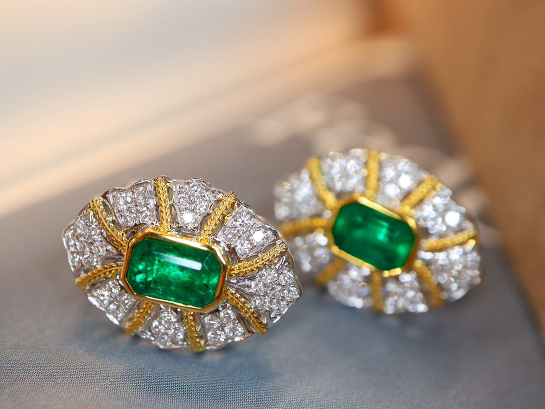 Buccellati-Style Emerald Ear Clips Jewelry - A Century-Old Classic