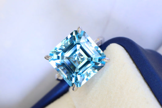 Exquisite Swiss Blue Topaz Ring - Elegant 18K Gold and Diamond Jewelry