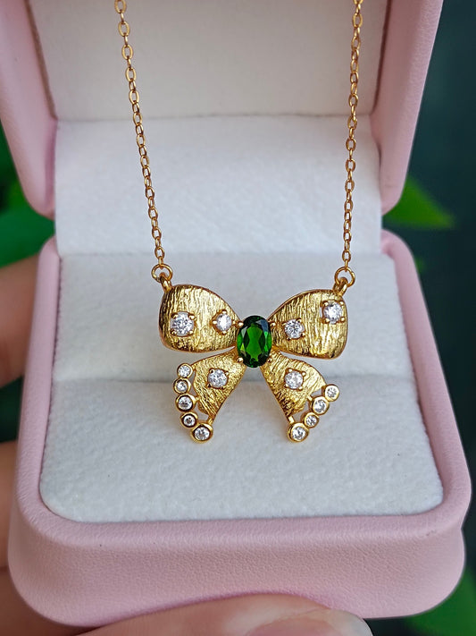 Natural Diopside Bowknot Necklace - Elegant Jewelry for Everyday Wear