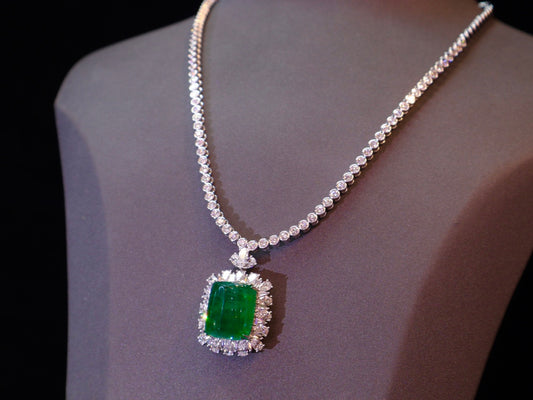 Experience the Luxury: High-End Emerald and Diamond Jewelry