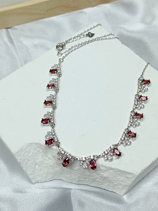 Luxurious S925 Silver Garnet Embedded Jewelry Necklace