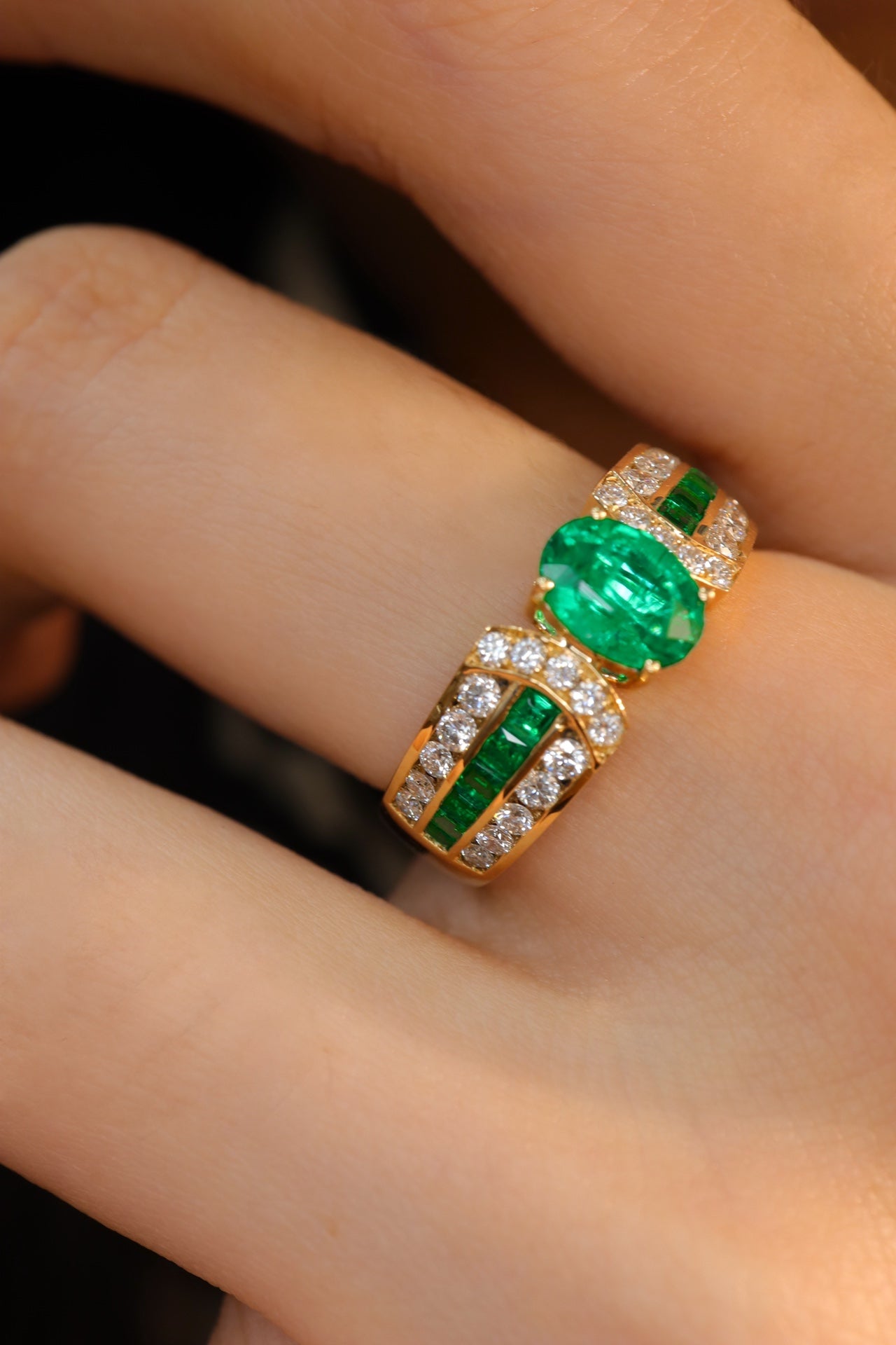 ArtDeco Panjshir Emerald Row Ring - Exquisite Jewelry Piece