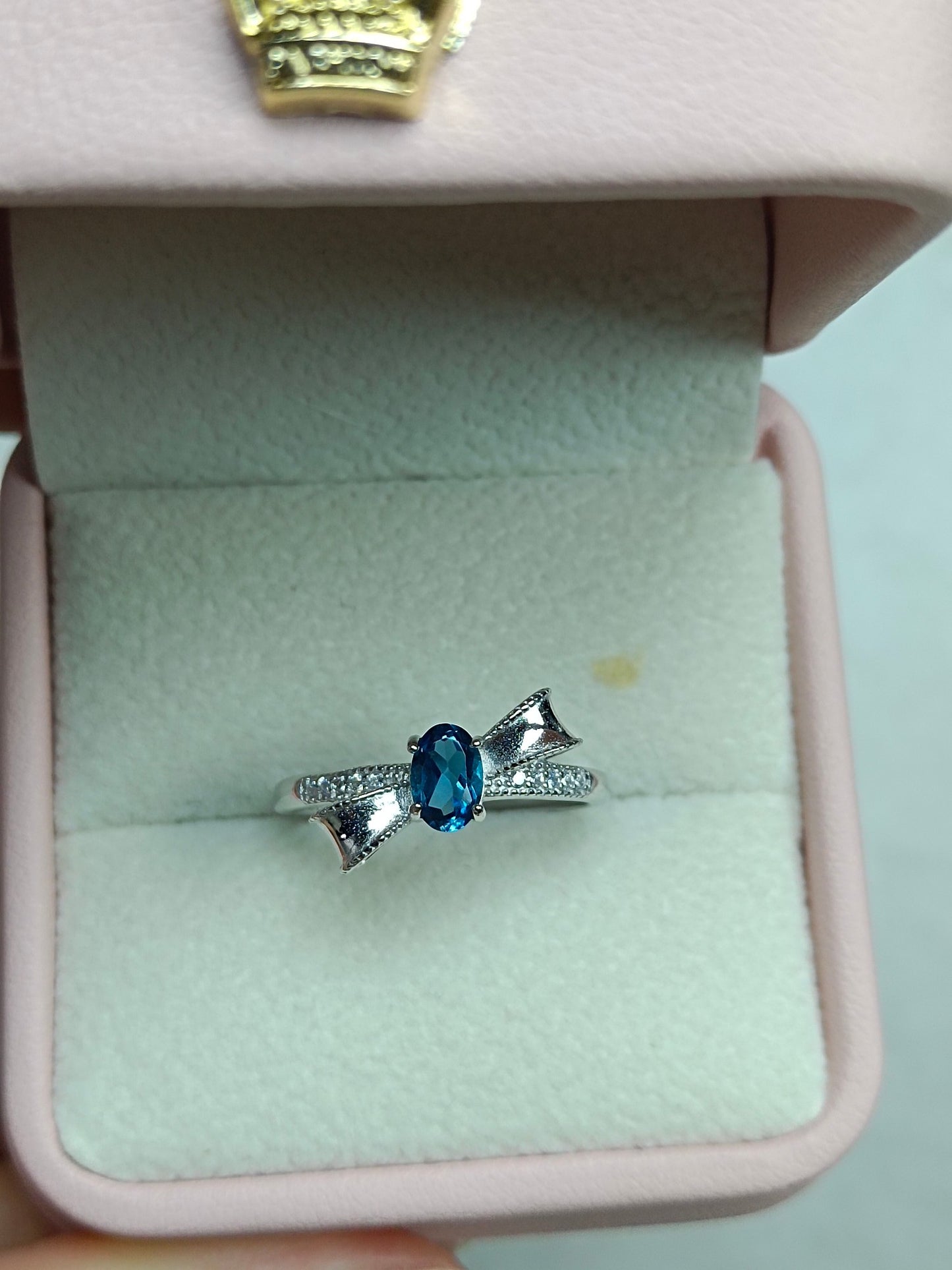 Cincin Bow Topaz Biru London - Barang Kemas Cantik untuk Setiap Majlis