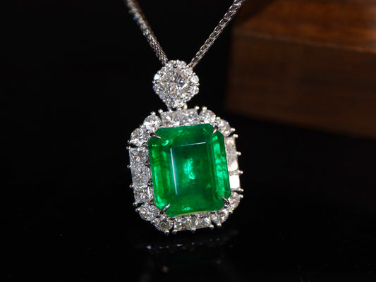 Emerald Pendant Jewelry: High-Quality Collectible Piece