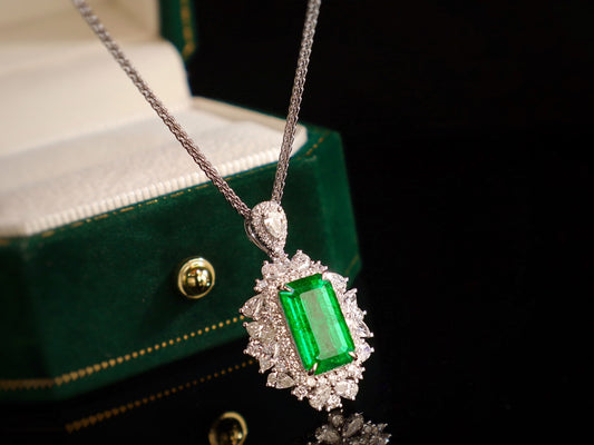 Emerald Pendant Jewelry - Luxurious 3.43ct Emerald with Diamond Embellishment