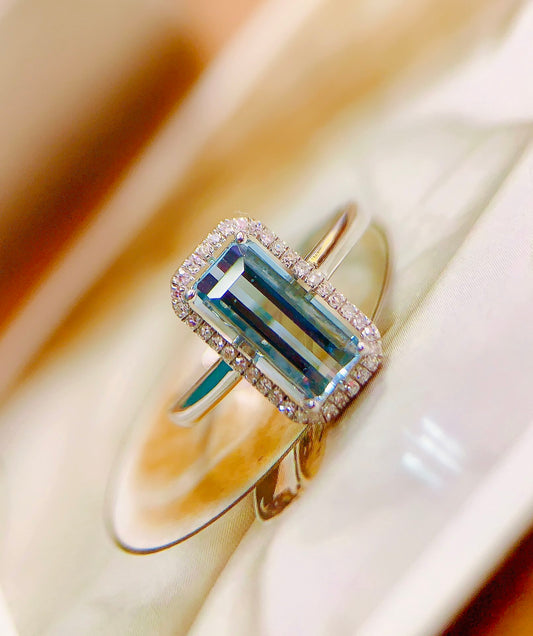 Elegant Aquamarine Ring - A Touch of Serenity in Jewelry