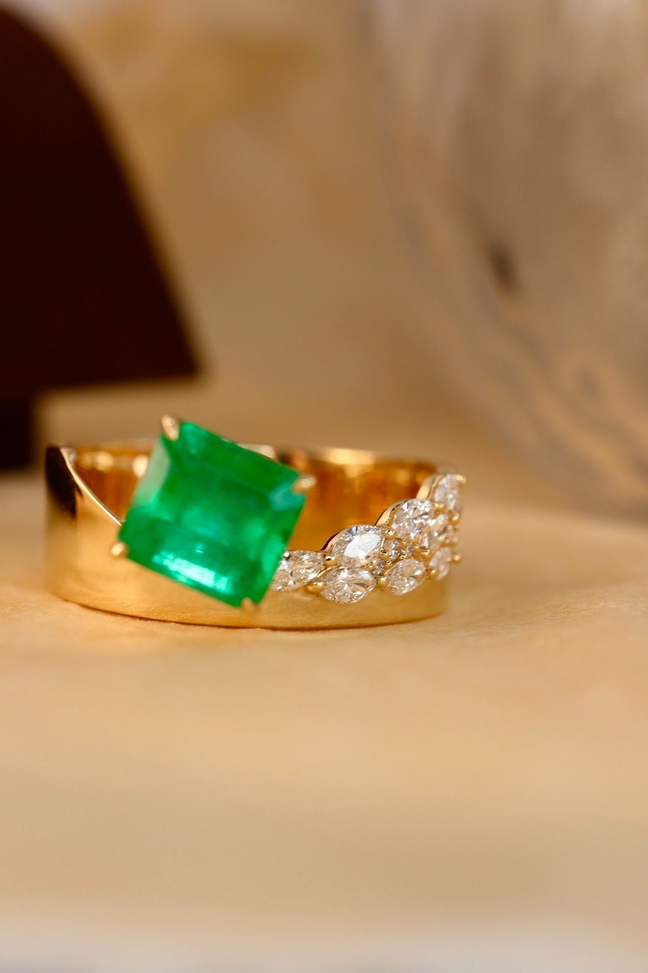 Panjshir Emerald Jewelry with Diamond Accent - A Sparkling Gem!