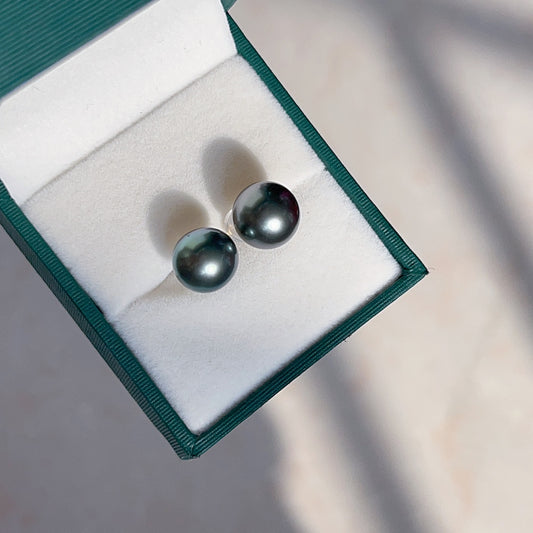 Exquisite Tahitian Black Pearl Earrings - A Must-Have Jewelry