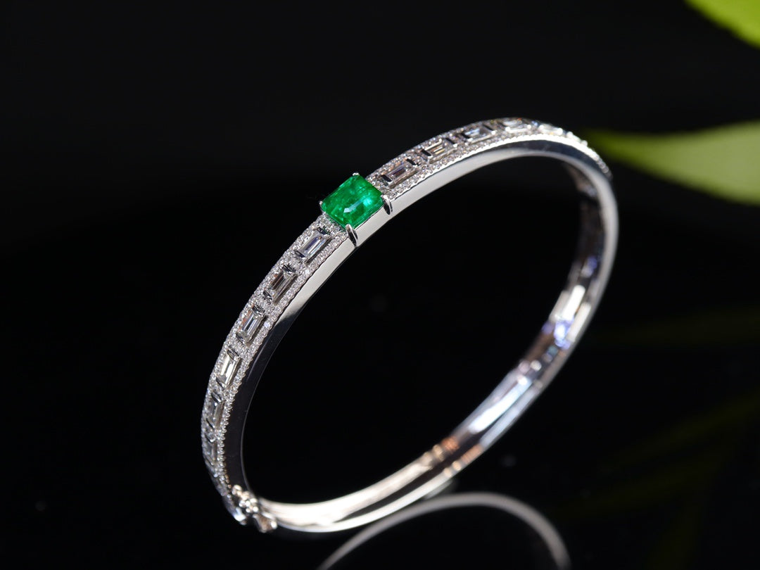 Luxury Epitome: Waton Green Panjshir Emerald Diamond Bracelet