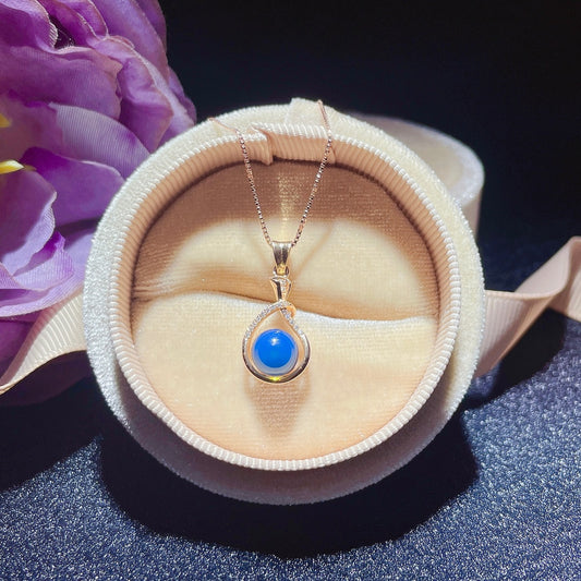 Exquisito Colgante de Ámbar Azul Dominicana Incrustado en Oro de 18k - Joyería