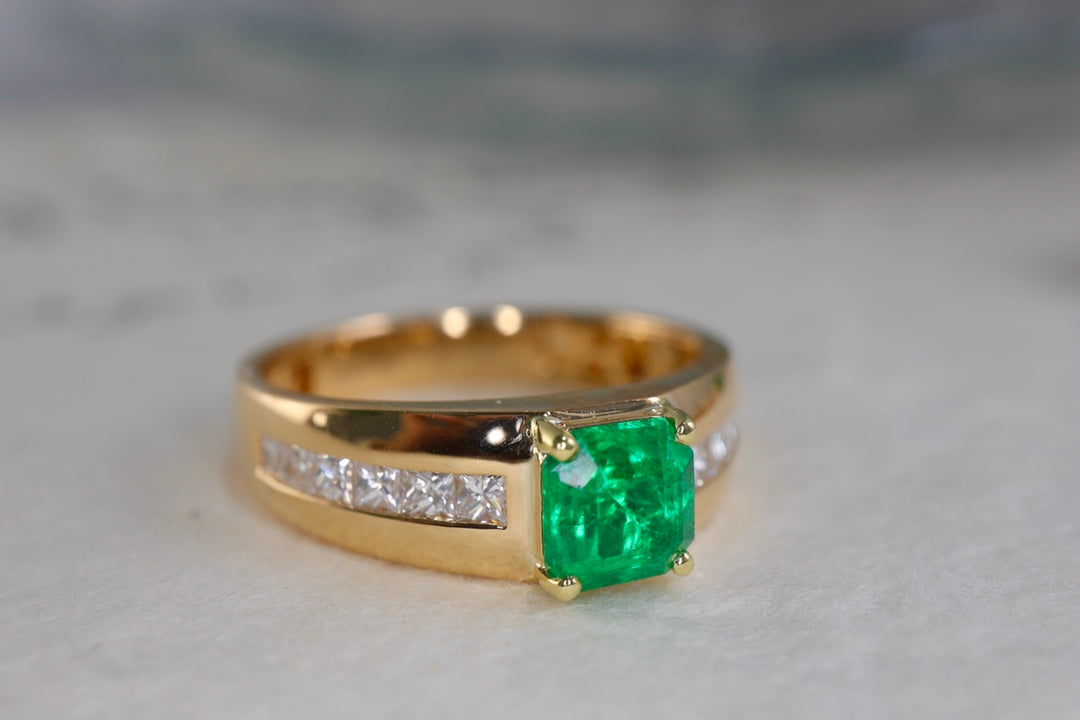 Panjshir Emerald Ring - Levendige groene sieraden voor een krachtig statement