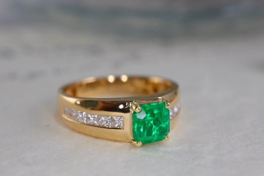 Panjshir Emerald Ring - Vivid Green Jewelry for a Bold Statement