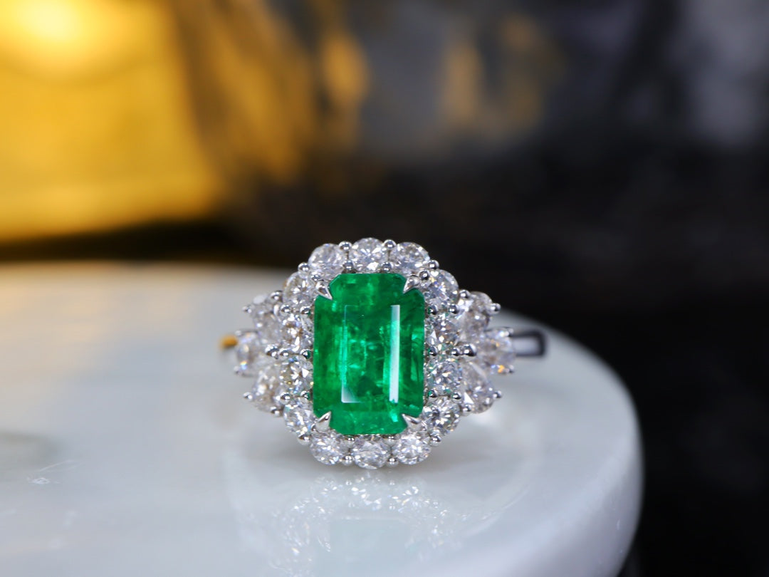 Emerald Ring - Vivid Green Glassy Luxury Jewelry